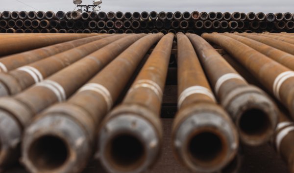 Нефть держит рост, с акцентом на следующий переезд Трампа в Россию