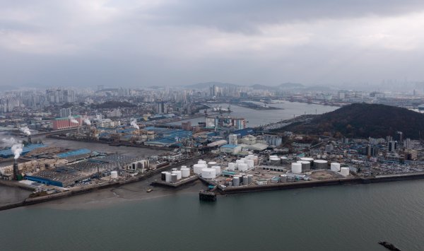 Почему Китай хранит столько нефти?