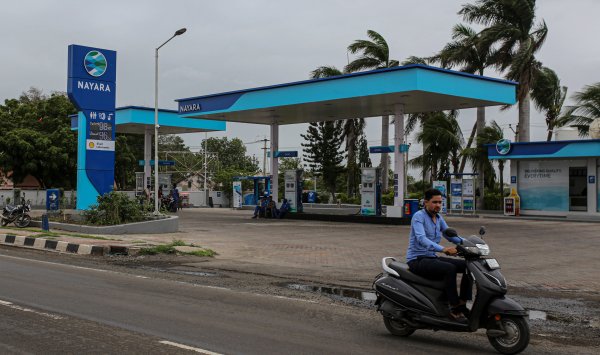 Саудовская Аравия и Ирак остановили припасы нефти в Индию после санкций ЕС