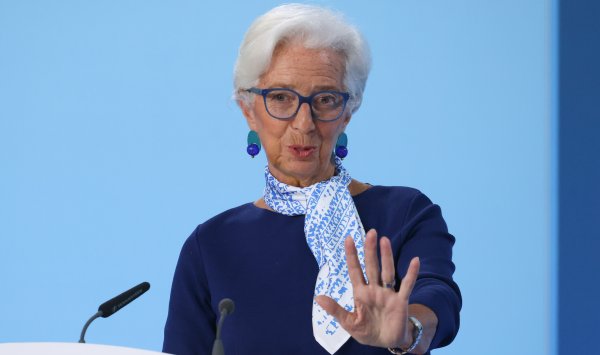 ECB будет сохранять процентные ставки, поскольку экономика выполняет обязанности