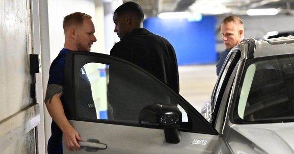 Премьер -лига потратила рекордные 3 миллиарда фунтов для новых футболистов