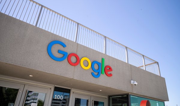 Трамп угрожал ответными обязанностями после того, как ЕС омешается в Google на 2,95 миллиарда евро