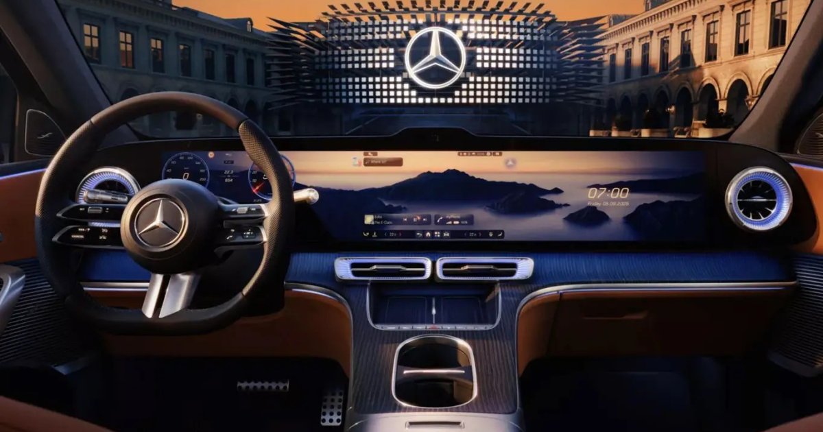 Mercedes представил самый большой показ в истории