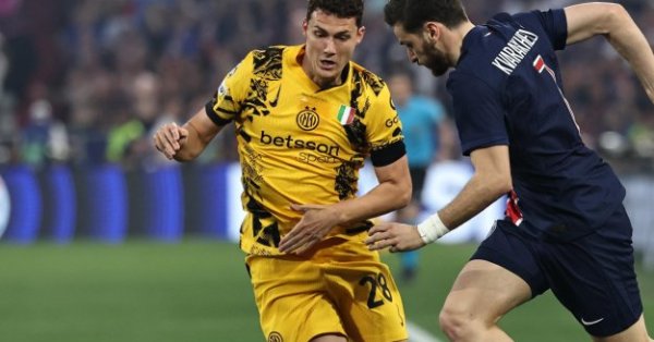 Интернет будет шутить, и он рад играть за кассира с наличными