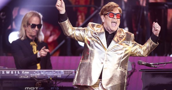 50 лет «Сэр Элтон Джон» в Уотфорде