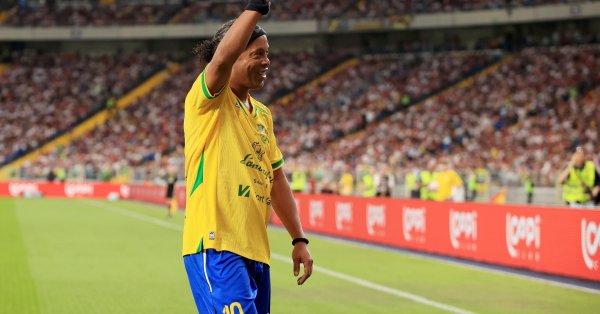 Сын Роналдиньо будет играть на острове