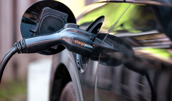 Трамп превращает Соединенные Штаты в глобальное отставание в электромобилях