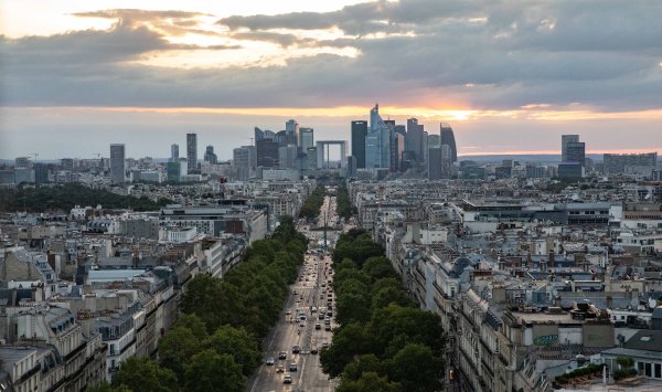 Французский банк снизил прогнозы роста, предупредил о политических рисках