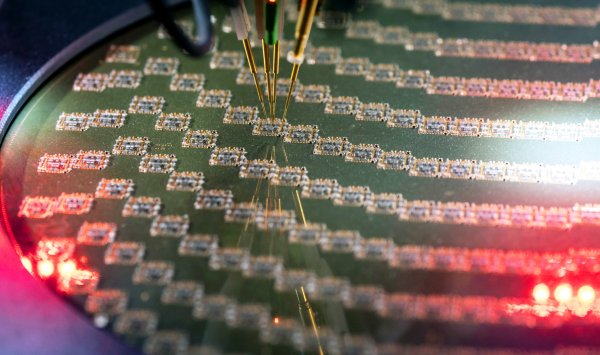 US рассматривает ежегодные разрешения на доставку чипов для Samsung и Hynix