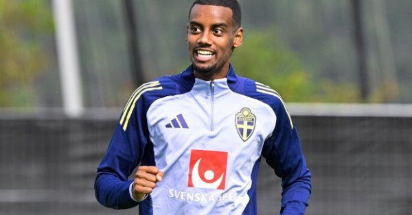 Слот показал, что Исаак также будет скамейкой в ​​Ливерпуле