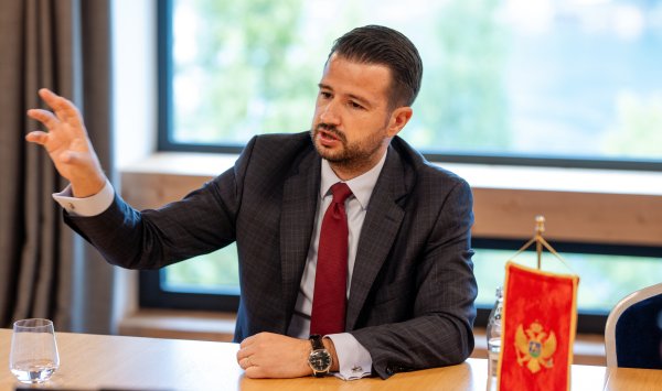 Черногория хочет присоединиться к ЕС и принять евро в 2028 году.