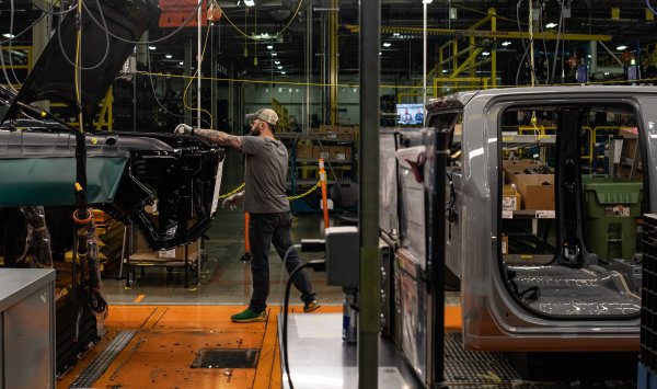 Данные о рынке труда в Соединенных Штатах к марту были пересмотрены с 911 000