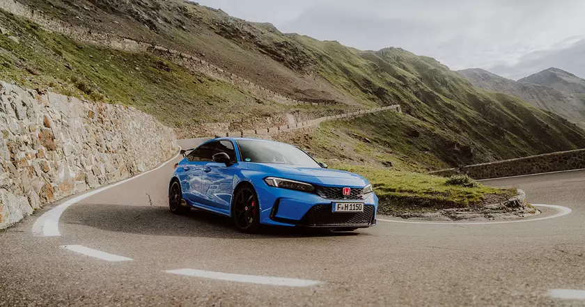 Honda сделала гид с 127 самыми живописными дорогами в Европе