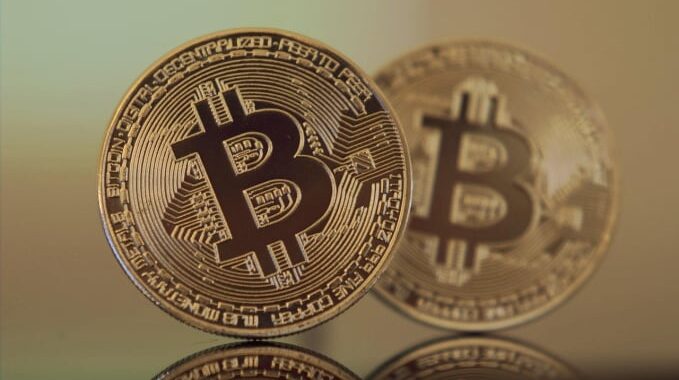 Крипторика в красной зоне: Биткойн упал ниже 112 000 долларов, Ethereum — 4000 долларов США.