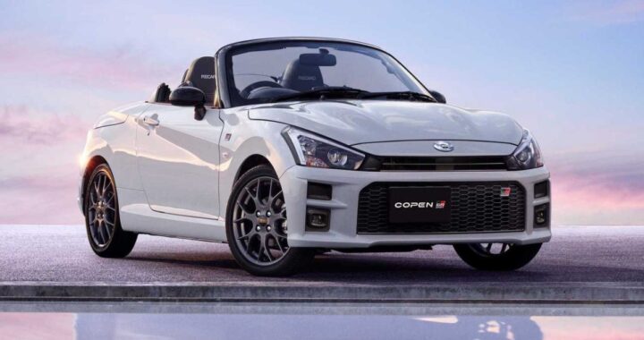 Другая спортивная машина покидает сцену