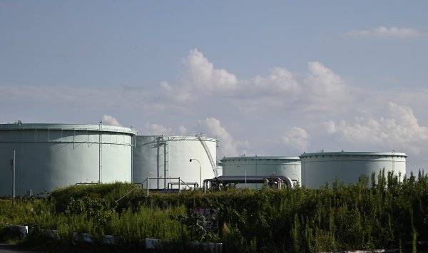 Нефть стабилизируется после трехдневного падения с акцентом на Россию и акции