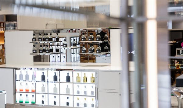 Kering продает свой косметический бизнес компании L’Oréal за 4,7 миллиарда долларов.