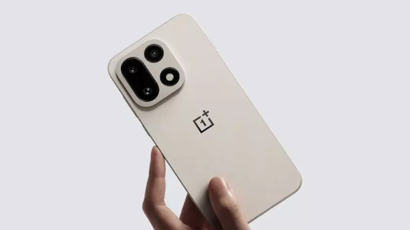 Представлен OnePlus 15 — мощный и элегантный флагман с экраном 165 Гц, аккумулятором емкостью 7300 мАч и тремя сенсорами по 50 МП.