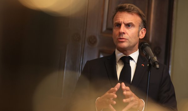 Макрон готовится положить конец хаосу во Франции с новым премьер-министром до пятницы