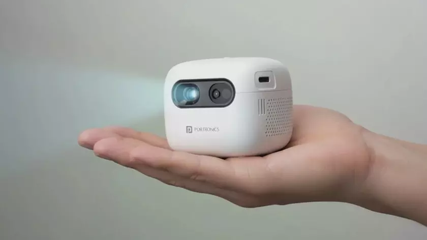 100 ″ в Karman: настоящий ультракомпактный проектор Portronics Pico 14, которая позволит вам представить презентацию в любой среде