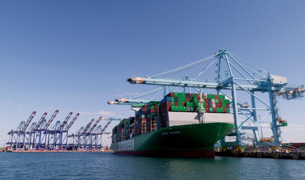 Спор о тарифах передается в Верховный суд США как «незаконный налог в размере 3 триллионов долларов».