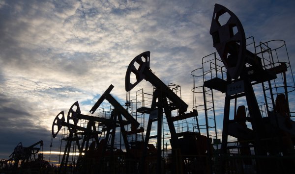 Petrolea клюнула на подтверждение геополитической напряженности