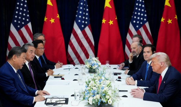 Трамп подорвал санкции Москвы, исключив нефть из встречи с Си