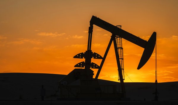 Мир в газе и перспективы ОПЕК толкают цены на нефть вниз