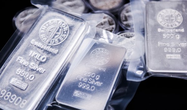 Серебро достигло исторического рекорда из-за нехватки ликвидности в Лондоне