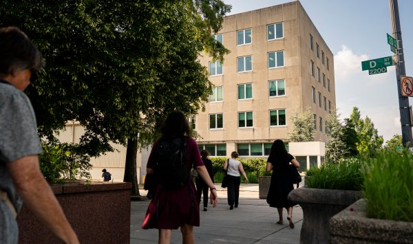 Трамп рассматривает возможность сокращения тысяч федеральных служащих