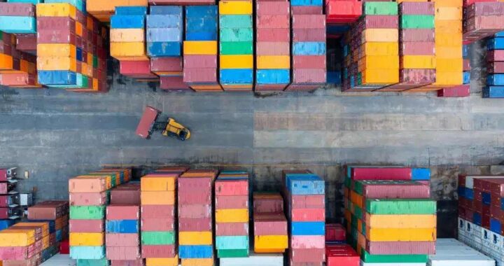 Женщина заплатила 3200 долларов за контейнер и нашла… классику.