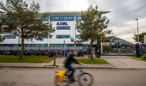 Заказы ASML превзошли ожидания из-за гонки ИИ