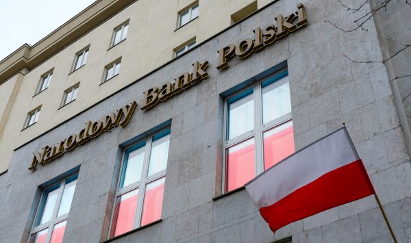 Бюджетный дефицит поддерживает высокие процентные ставки в Румынии и Польше