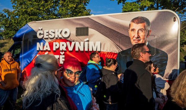 Бабиш -миллиардер подражает Трампу в попытке восстановить власть