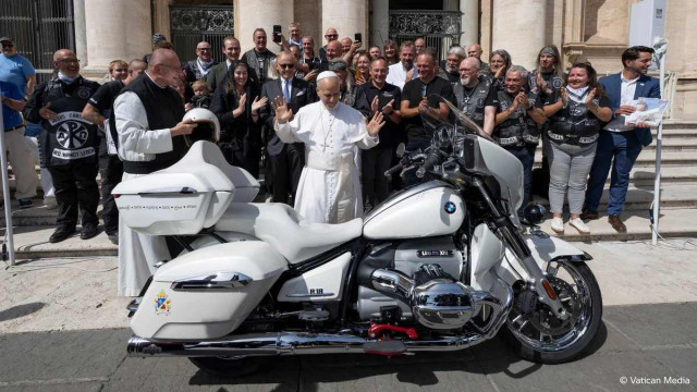 BMW R 18 Transcontinental Папы Римского