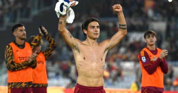 Рома продолжает лидировать с Наполи