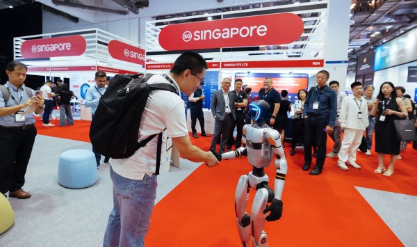 Tech Week Singapore, где люди не боятся роботов