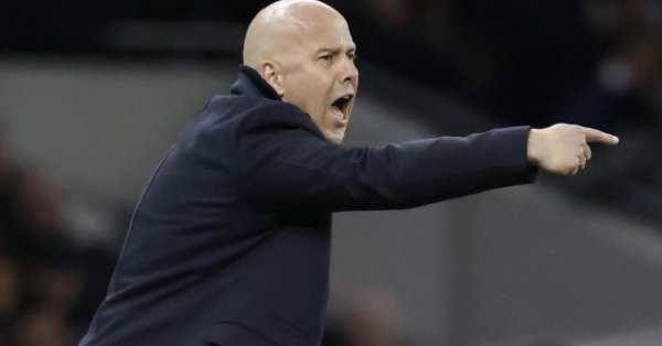 Кризис? Слот сказал, что если есть паника в Ливерпуле после краски от Челси