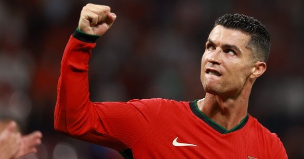 Обратите внимание на богатство! Роналду — первый футболист-миллиардер — вот сколько у него денег