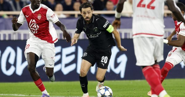 Ужасный! Айс -плюс Man City Ace на коллеге