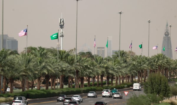 Саудовская Аравия удваивает расчетный дефицит из -за давления на нефть