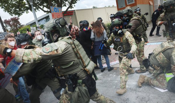 Трамп отправляет войска из Калифорнии в Орегон, несмотря на судебный запрет