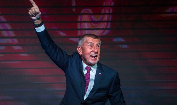 Возвращение чешского миллиардера укрепляет правые популисты в Европе