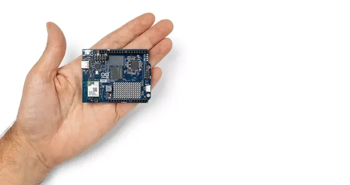 Q для Qualcomm — новая плата для ARDUINO UNO Q Automys /