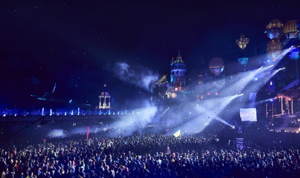 ИИ может публиковать фотографии быстрее, но не может заменить фотографа