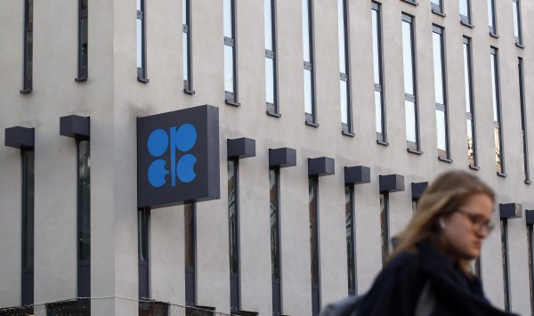 OPEC+ согласился на умеренное увеличение добычи нефти в ноябре