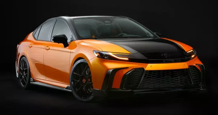 Toyota представила Camry с агрессивным дизайном