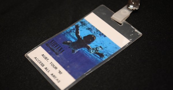 Малышка с обложки Nevermind проиграла дело против Nirvana