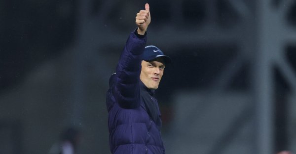 Тухель на этот раз одобрил фанатов и с улыбкой принял их насмешки