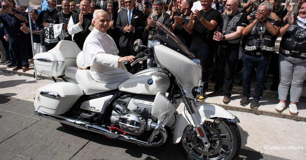 Мотоцикл Папы продали за 156 тысяч евро.